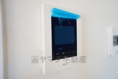 防犯性、セキュリティ対策に安心できるテレビモニター付きインターフォンです。セールスマン対策にもなり安心できます。