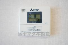 キッチン横からボタンひとつで操作が楽々。