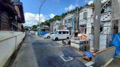 現地（2025年11月6日）撮影。大型車の通行が少なく、騒音や振動が少ないので静かで快適な生活を送れます。