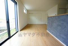 断熱性能の窓ガラスを採用。省エネ、光熱費カットにも貢献します。夏は涼しく、冬は暖かく快適に過ごせますよ＾＾