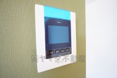 防犯性、セキュリティ対策に安心できるテレビモニター付きインターフォンです。セールスマン対策にもなり安心できます。