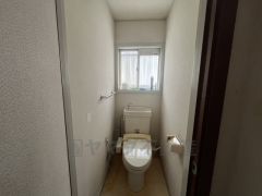 母屋。1階2階の2ヶ所にトイレがあるので、忙しい朝にもゆとりができますね。