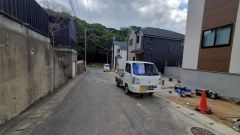 現地（2025年11月18日）撮影。住人以外の車の進入も少なく、小さなお子様を持つご家庭にも安心です。