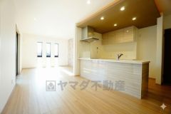 温かみのある雰囲気と、キッチンでの作業性を兼ね備え、家族の笑顔あふれる団らんのひと時をお過ごしいただける設計になっています。