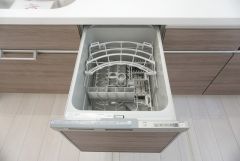 同仕様写真。炊事時間を大幅に短縮できる食器洗浄乾燥機付き＾＾食器を洗う手間が減るので家族とのコミュニケーションの時間や自分の時間が増えますね。