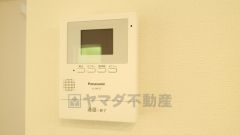 防犯性、セキュリティ対策に安心できるテレビモニター付きインターフォンです。セールスマン対策にもなり安心できます。