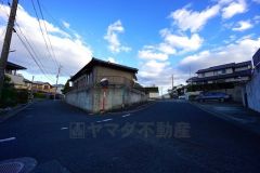 大きな車でも駐車しやすいため、車のサイズを気にせず好きな車に乗れます。落ち着いた住宅地内で快適な生活を実現してみませんか。