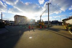 現地（2026年1月8日）撮影。住人以外の車の進入も少なく、小さなお子様を持つご家庭にも安心です。落ち着いた住宅地内で快適な生活を実現してみませんか。