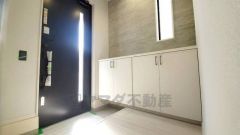 大容量のシューズボックスは家族全員の増えがちな靴や物をすっきり収納できます。