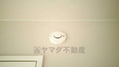 火災による煙や熱を感知して、警報音やブザー等で火災の発生を知らせてくれる火災警報器。