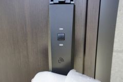 万が一落としてしまっても町の鍵屋さんなどでは簡単に合鍵を作ることができないので、防犯性が高く安心です。