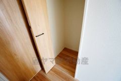 食品や飲料、調理器具を収納できるパントリー付き。週末に買いだめした食料を楽々収納できます。