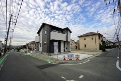 住人以外の車の進入も少なく、小さなお子様を持つご家庭にも安心です。落ち着いた住宅地内で快適な生活を実現してみませんか。