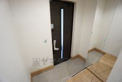 同仕様写真。大容量のシューズボックスは家族全員の増えがちな靴や物をすっきり収納できます。