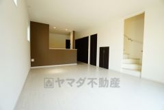 家族が集まる開放的なリビング。思い思いの時間を過ごしたり、家族みんなで食事をしたり、素敵な団らんの場になりますね＾＾