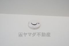 火災発生をいち早く知らせてくれる火災報知器は標準装備です。