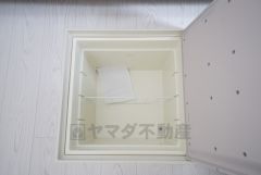 キッチンにある床下収納は居住スペースを減らさずに日用品のストックが収納可能＾＾