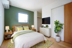 家具はイメージです。主寝室としてお使いいただけそうなこちらのお部屋は、日当たりが良く、爽やかな風を感じて起きる朝は、快適生活の始まりに。