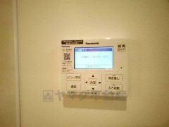 キッチン横からボタンひとつで操作が楽々。