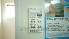 雨の日の洗濯も安心できる浴室暖房乾燥機付き浴室。リモコンで操作もボタン1つで簡単。