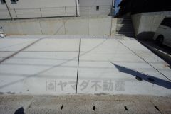 駐車スペースはゆとりある2台分を確保。マイカー用に、お客さま用に、余裕を持ってご利用いただけます。