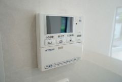同仕様写真。おいだき機能つきなのでお風呂に入る時間が異なるご家庭には嬉しいですね。ボタン一つで快適で便利な生活が＾＾