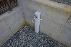 お車の洗車や外壁のお掃除をする際に便利な外水栓。