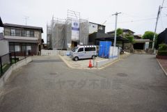 現地（2025年5月26日）撮影。住人以外の車の進入も少なく、小さなお子様を持つご家庭にも安心です。