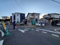 現地（2025年12月15日）撮影。住人以外の車の進入も少なく、小さなお子様を持つご家庭にも安心です。