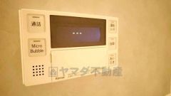 湯量・湯温の設定、そして保温までワンタッチのフルオートバス。便利な追い炊き機能付きです。