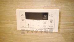 湯量・湯温の設定、そして保温までワンタッチのフルオートバス。便利な追い炊き機能付きです。