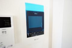 防犯性、セキュリティ対策に安心できるテレビモニター付きインターフォンです。セールスマン対策にもなり安心できます。