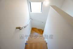 同仕様写真。リビング階段になっているので、お顔を合わす回数が増え、ぐっと家族の距離が縮まります。