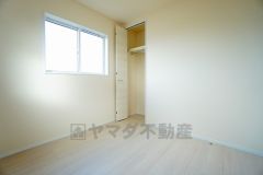 各部屋に収納が完備されているので、お荷物が増えても安心の設計です。