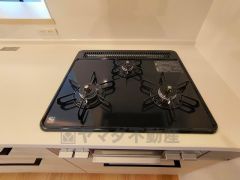 複数の調理を一度に行うことができる3口コンロ。効率よくお料理が出来ます。毎日のお料理も楽しくなりますね＾＾