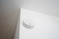 火災発生をいち早く知らせてくれる火災報知器は標準装備です。