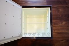 キッチンにある床下収納は、居住スペースを減らさずに買い置きの調味料や非常食などを保管することができます。