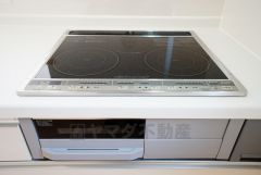 火事の心配が少なくなる、3口ＩＨコンロ。お掃除も拭き取るだけで楽々です＾＾