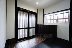 採光も考えられた明るい玄関です。