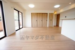 温かみのある雰囲気と、キッチンでの作業性を兼ね備え、家族の笑顔あふれる団らんのひと時をお過ごしいただける設計になっています。