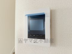 防犯性、セキュリティ対策に安心できるテレビモニター付きインターフォンです。セールスマン対策にもなり安心できます。