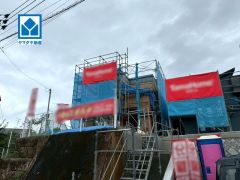 現地（2026年6月25日）撮影。ししぶ駅徒歩11分、天神行急行バス停徒歩8分とアクセス良好＾＾最新の設備で気持ちの良い新生活を送りませんか。