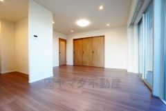 温かみのある雰囲気と、キッチンでの作業性を兼ね備え、家族の笑顔あふれる団らんのひと時をお過ごしいただける設計になっています。