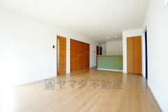 温かみのある雰囲気と、キッチンでの作業性を兼ね備え、家族の笑顔あふれる団らんのひと時をお過ごしいただける設計になっています。