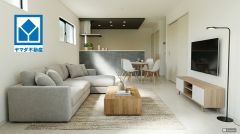 家具はイメージです。大きな窓のあるリビングは、陽光あふれる明るい空間です。居心地良く、ご家族皆がゆったり寛げる憩いの空間となりそうです。