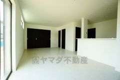 断熱性能の窓ガラスを採用。省エネ、光熱費カットにも貢献します。夏は涼しく、冬は暖かく快適に過ごせますよ＾＾