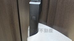 お子様を抱っこしながら簡単に開けられるのが便利なスマートキー。