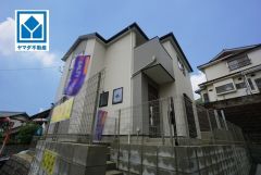 スーパーやコンビニなども近く周辺環境充実。快適でゆとりのある生活空間で新生活を始めましょう^^