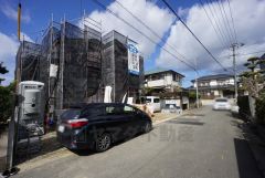 現地（2026年3月4日）撮影。住人以外の車の進入も少なく、小さなお子様を持つご家庭にも安心です。