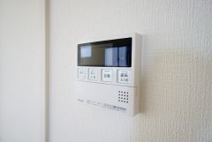 おいだき機能つきなのでお風呂に入る時間が異なるご家庭には嬉しいですね。ボタン一つで快適で便利な生活が＾＾